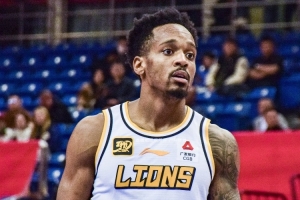 巴里-布朗：拿44分不赢球也没用 好在赢了 在好的球队有好的队友