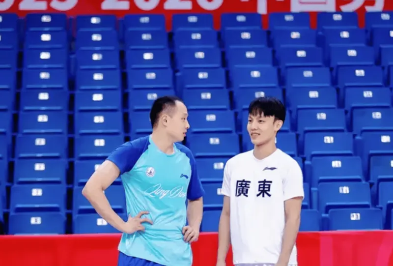 APP下载-上半场徐杰4中2得到5分3助攻，胡明轩罚球2中2得到2分2助攻